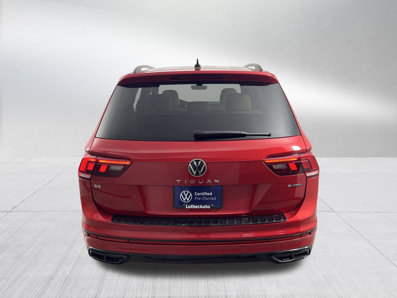 Certified 2024 Volkswagen Tiguan SE R-Line image 6