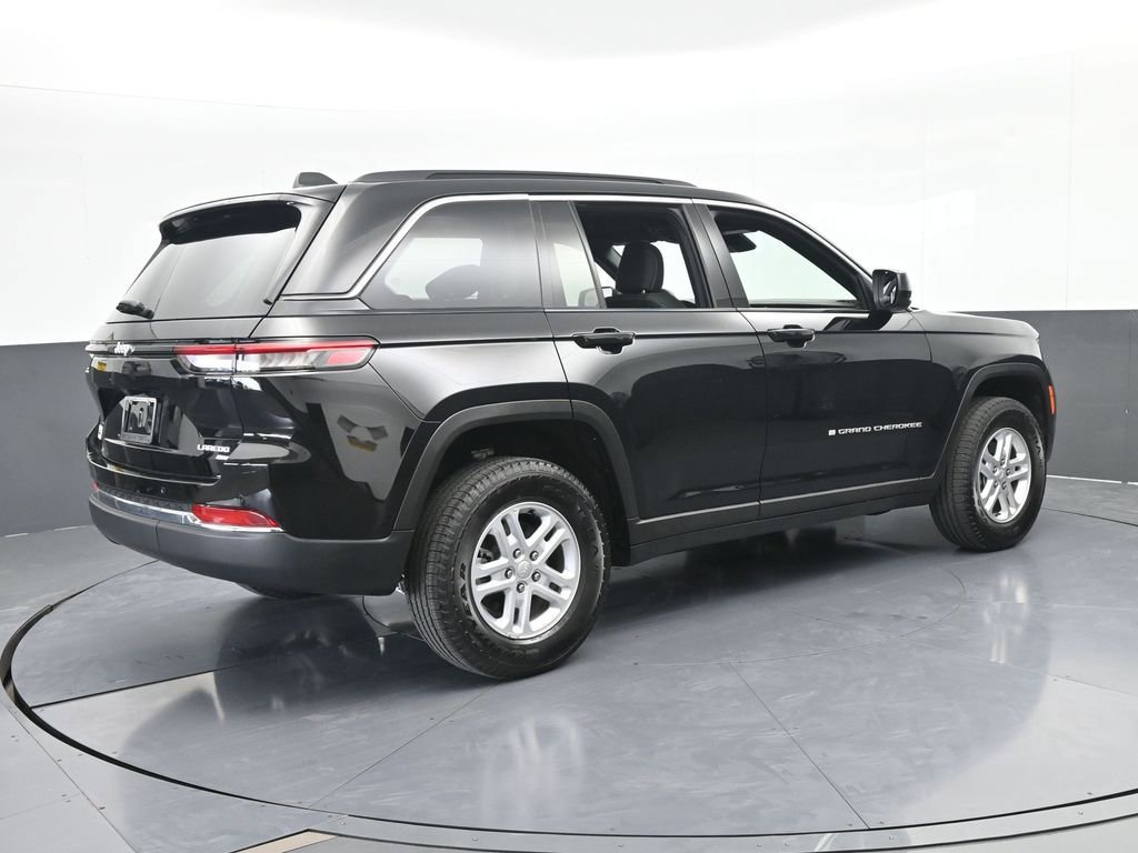 Used 2025 Jeep Grand Cherokee Laredo image 6