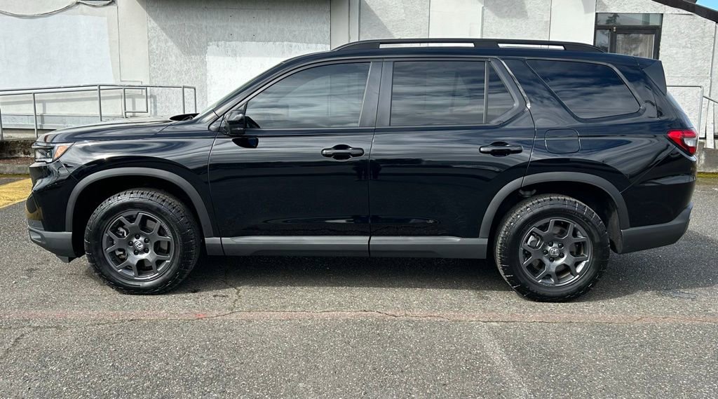 Used 2025 Honda Pilot TrailSport image 8