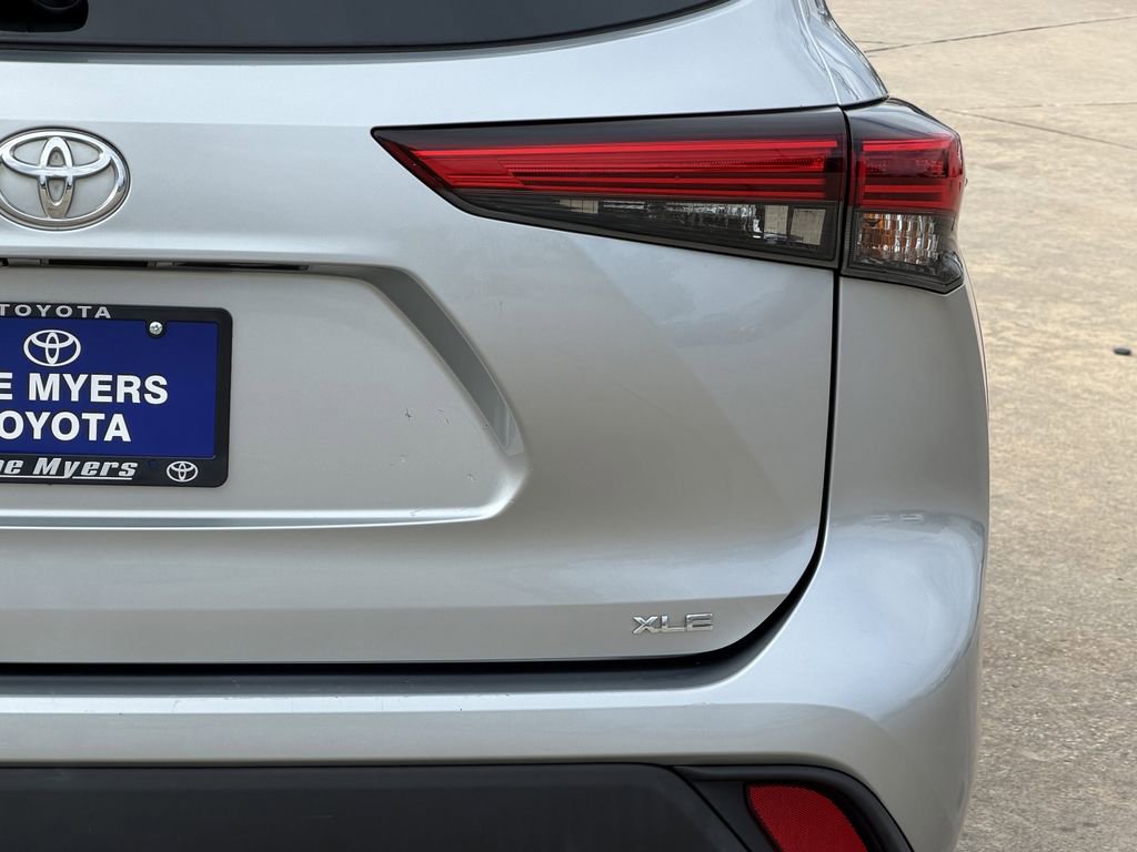 Used 2020 Toyota Highlander XLE FWD image 9