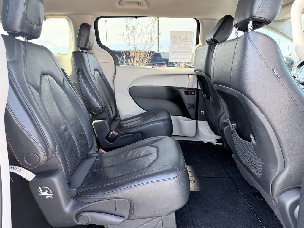 Used 2020 Chrysler Pacifica Touring-L FWD image 21