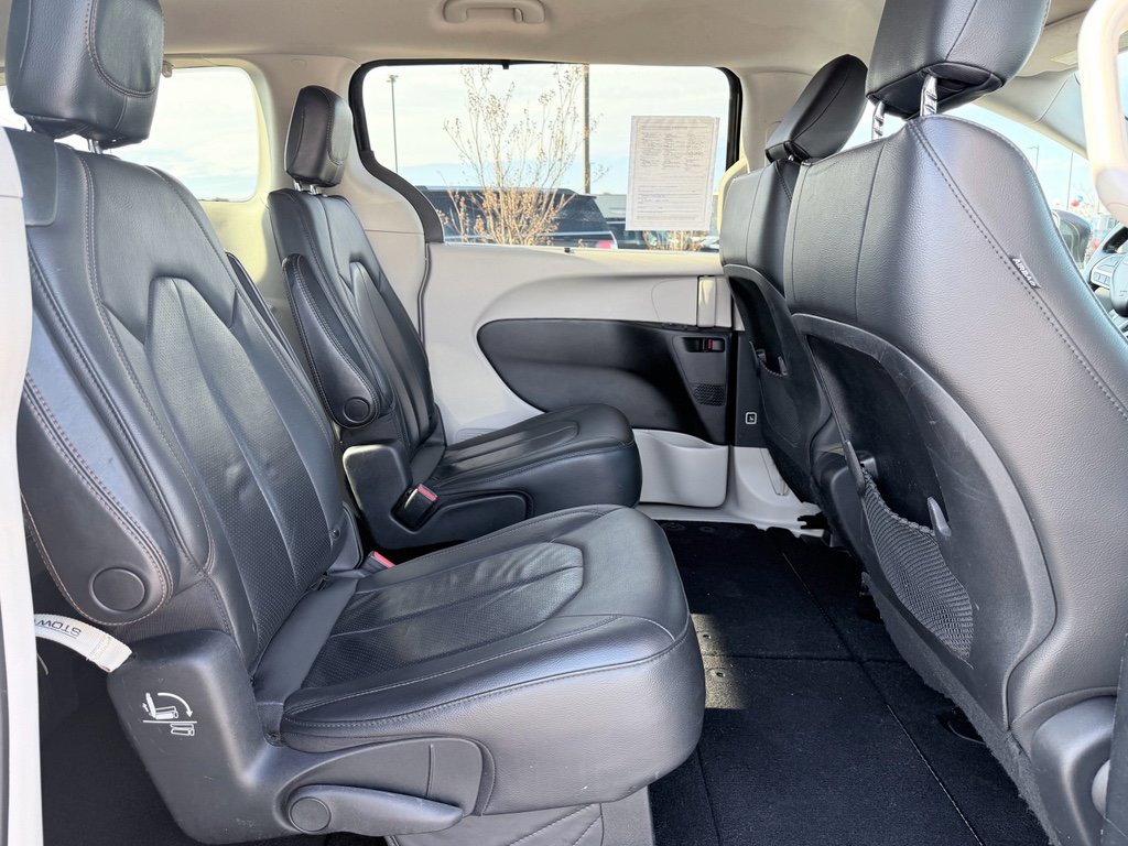 Used 2020 Chrysler Pacifica Touring-L FWD image 21
