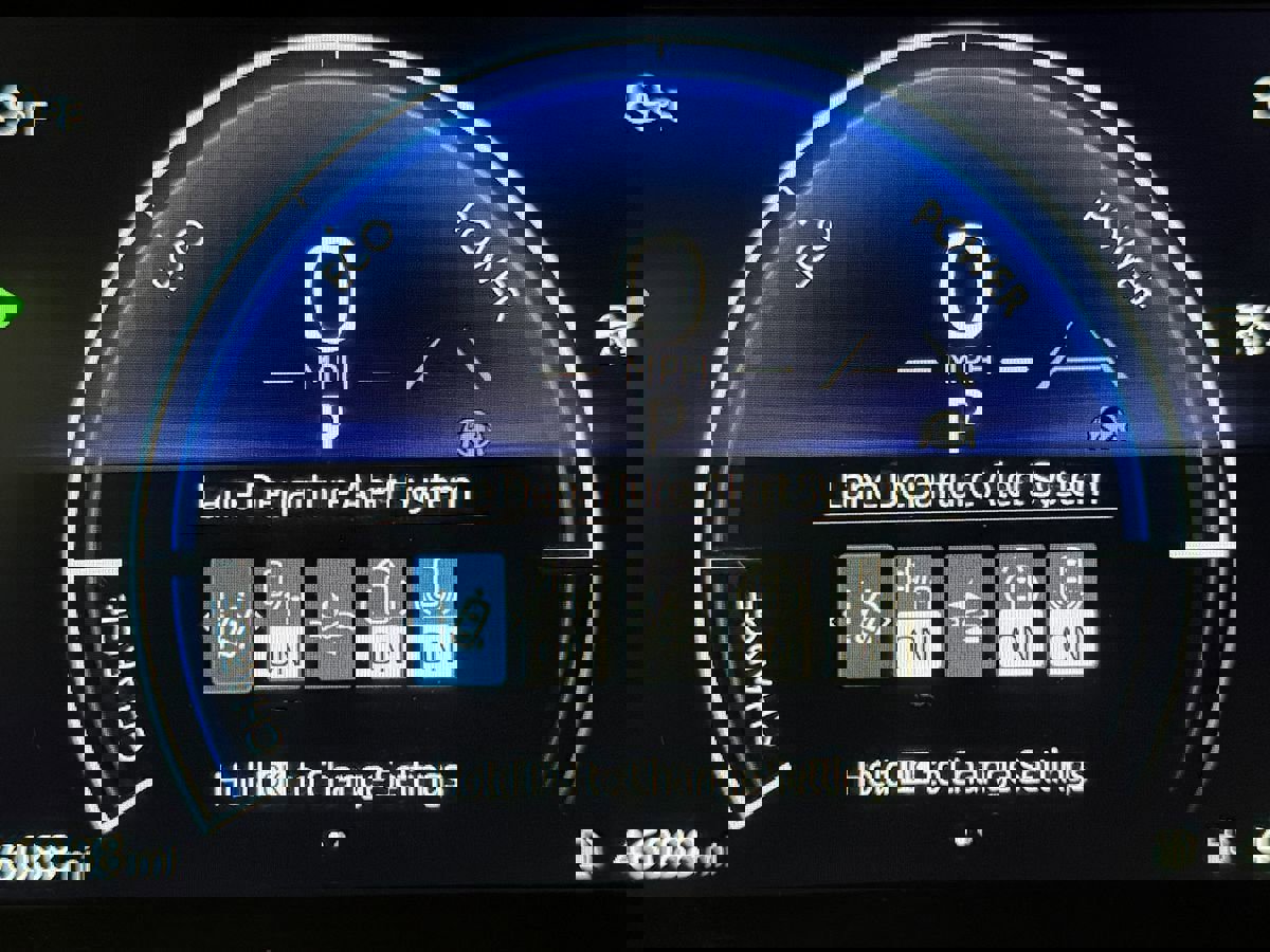 Used 2025 Toyota Camry LE image 9