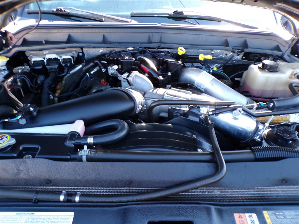 Used 2015 Ford F250 Lariat w/ Lariat Ultimate Package image 3