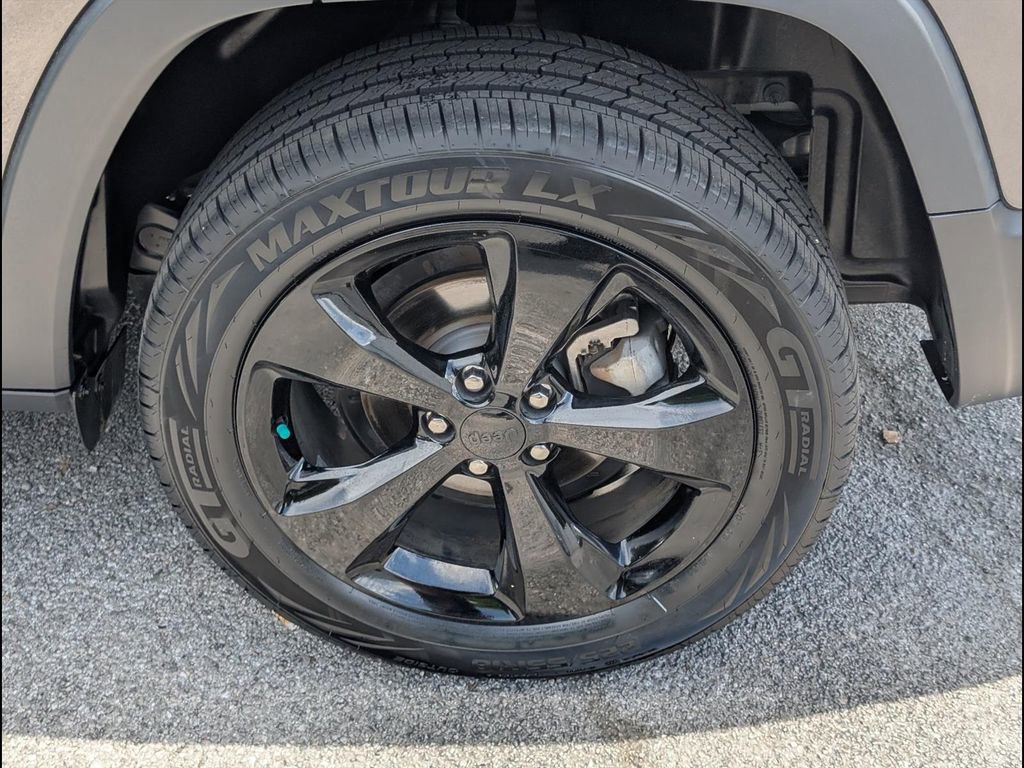 Used 2021 Jeep Cherokee Latitude Plus FWD image 21