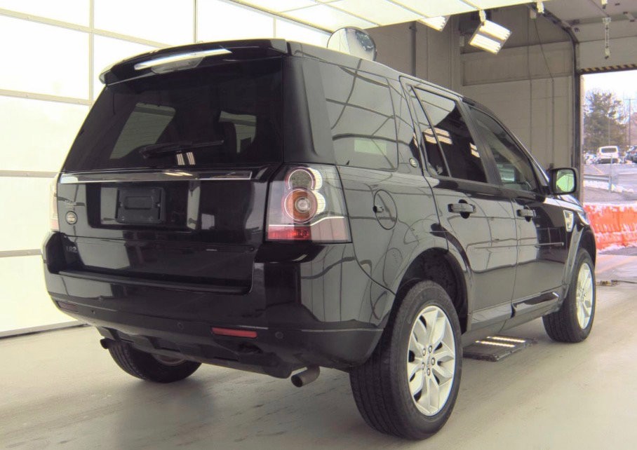 Used 2013 Land Rover LR2 image 2