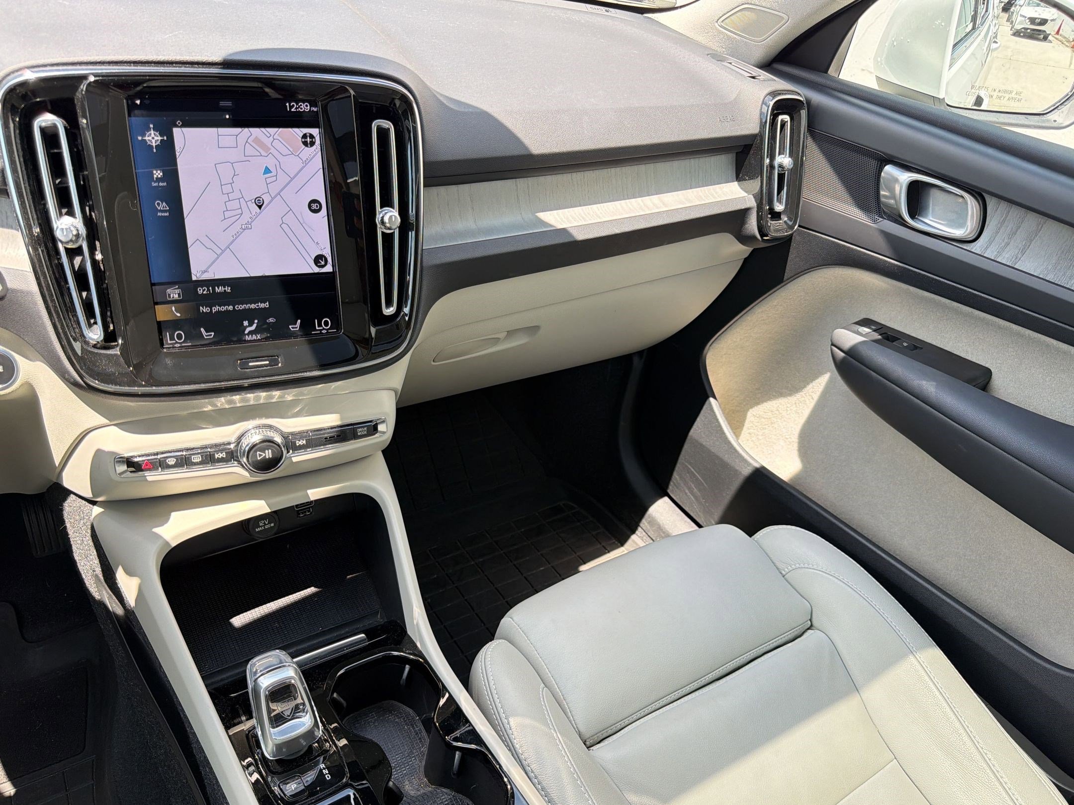 Used 2021 Volvo XC40 T4 Inscription w/ Climate Package FWD image 26