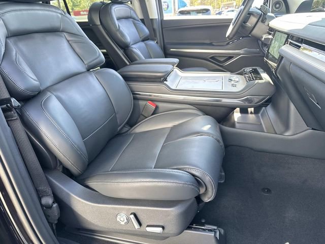 New 2026 Lincoln Navigator L Premier image 9