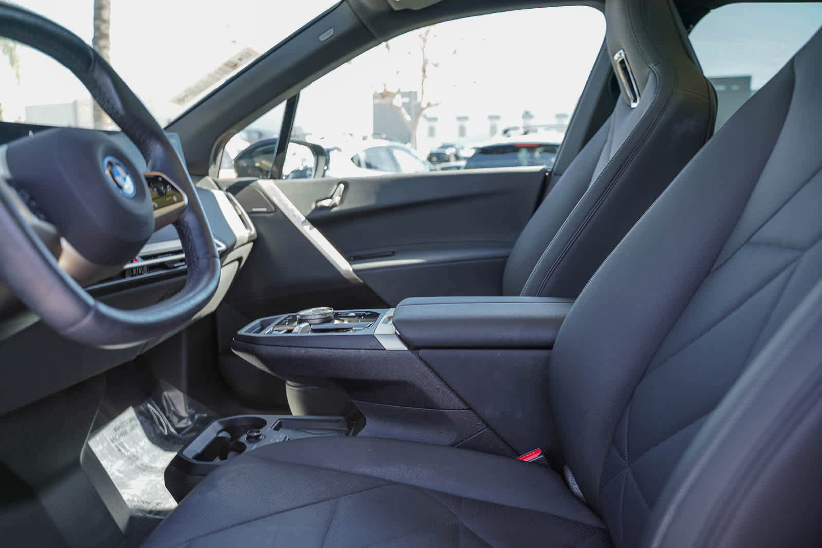 Used 2023 BMW iX xDrive50 w/ Sport Package image 17