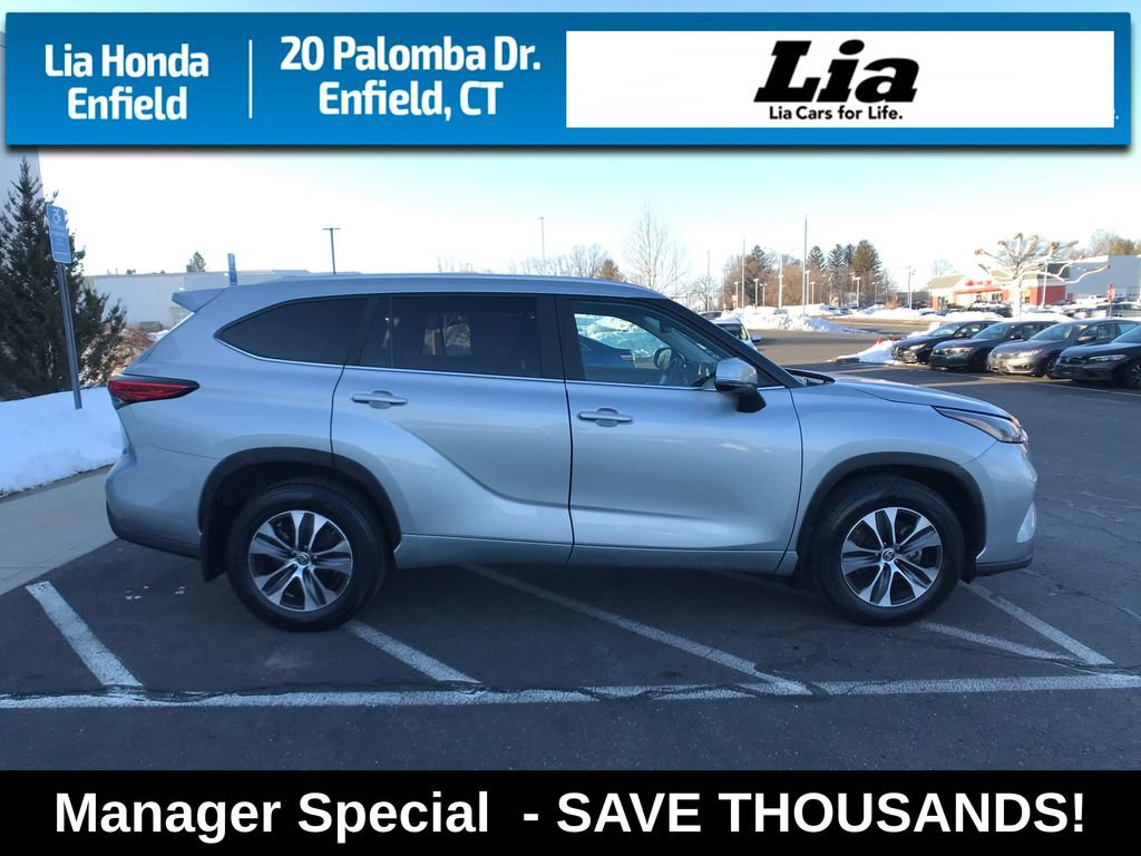 Used 2023 Toyota Highlander XLE image 14