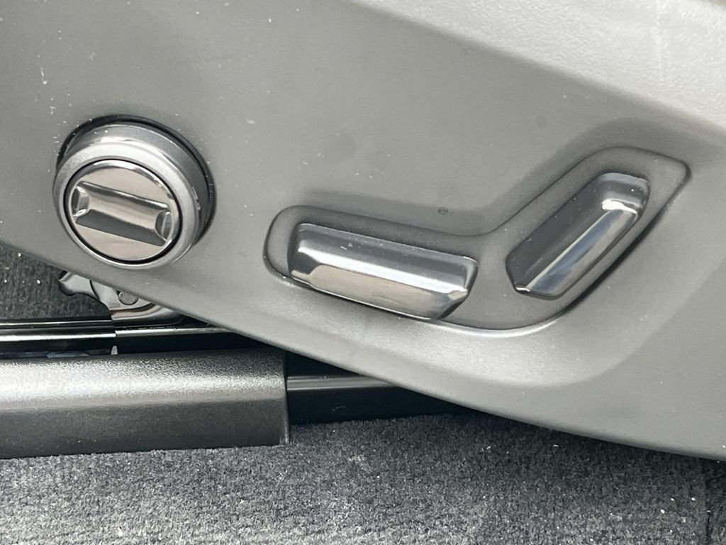 Certified 2026 Volvo XC90 B6 Plus AWD/4WD image 24