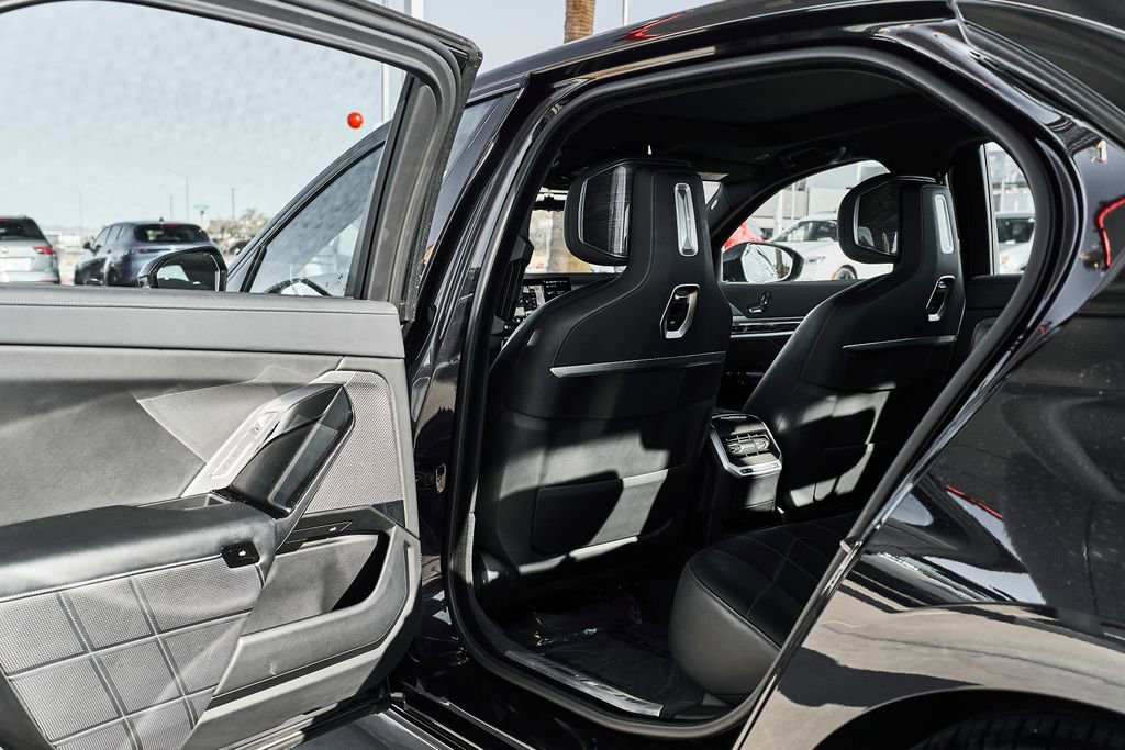 Used 2024 BMW 740i w/ Premium Package RWD image 14