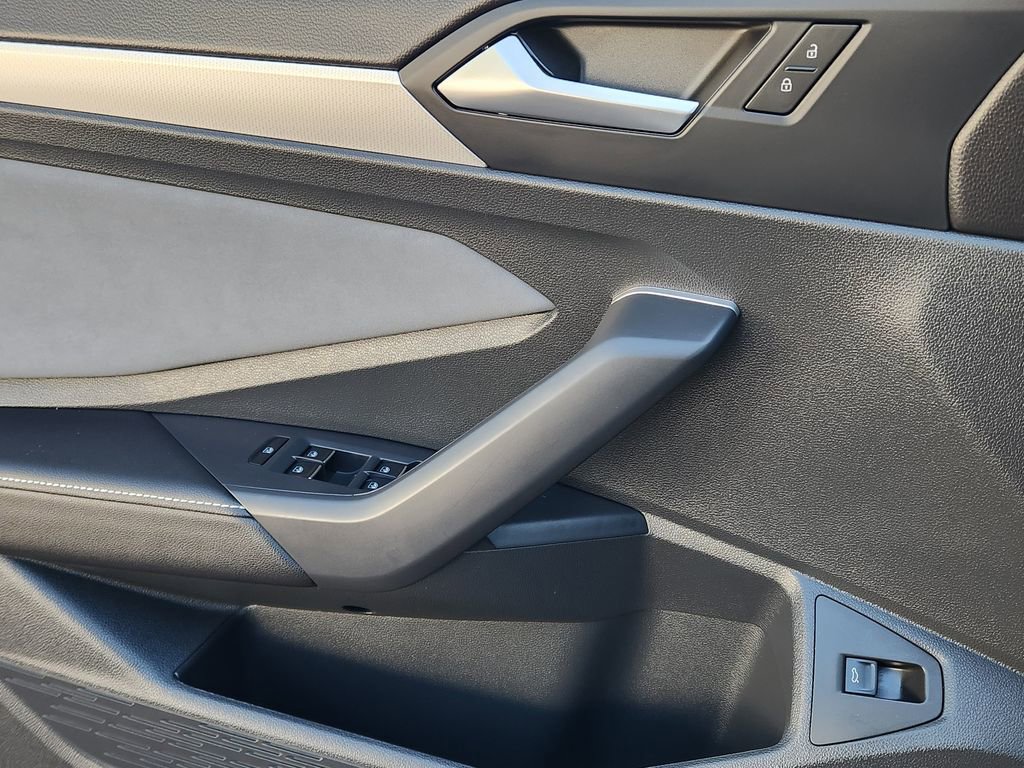 Certified 2025 Volkswagen Jetta SE w/ Sunroof Package image 6
