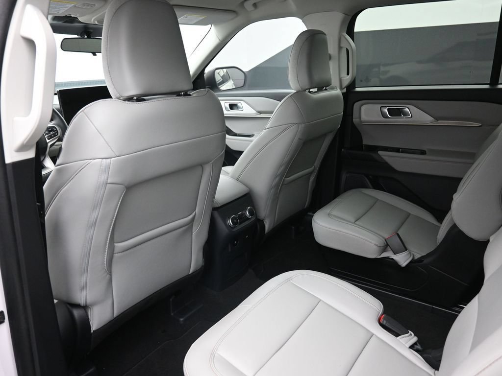 Certified 2025 Ford Explorer Active w/ Active Comfort Package RWD image 7