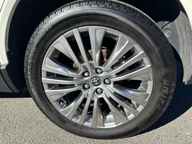 Used 2021 Toyota Venza Limited image 27