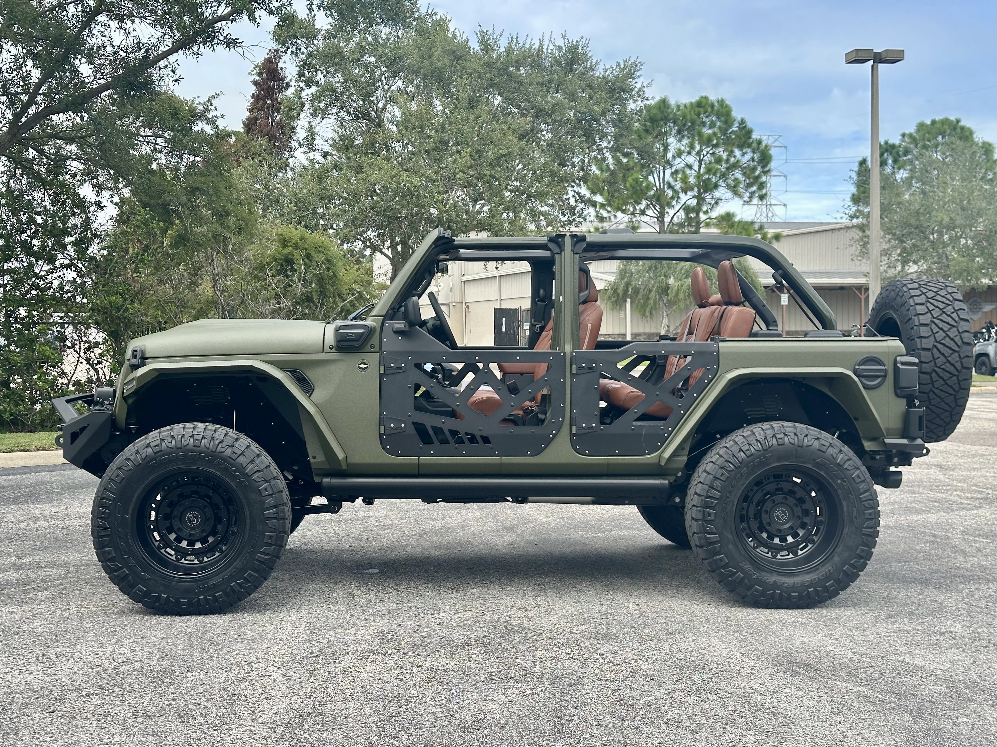 Used 2024 Jeep Wrangler Unlimited image 4