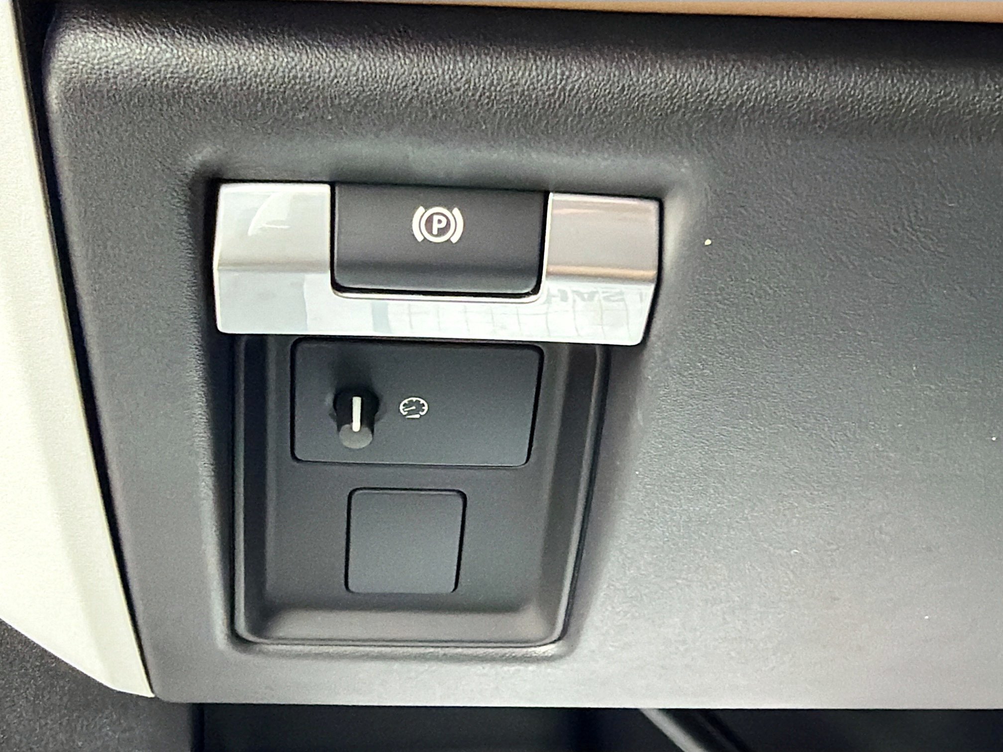 New 2026 Land Rover Defender 110 X-Dynamic SE AWD/4WD image 35