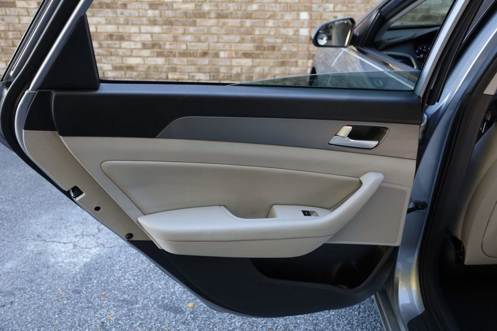 Used 2015 Hyundai Sonata SE w/ Option Group 09 image 16