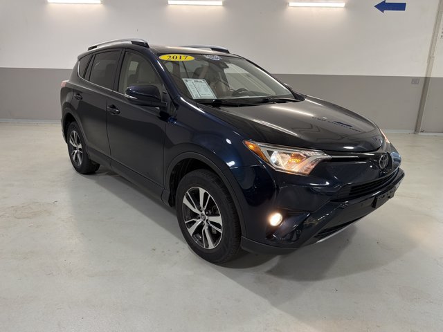Used 2017 Toyota RAV4 XLE AWD/4WD image 4