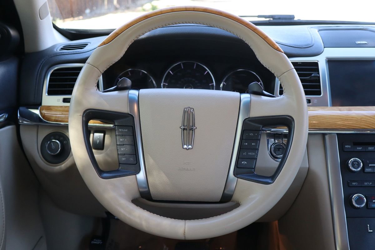 Used 2012 Lincoln MKS AWD image 18