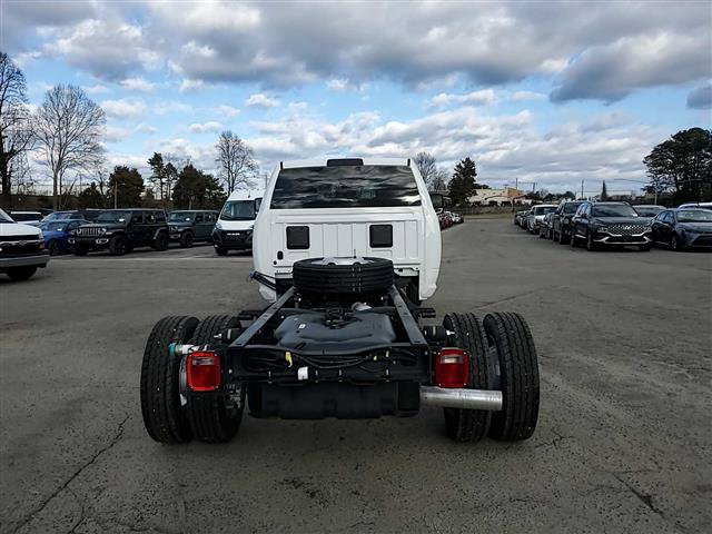 Used 2026 RAM 5500 Tradesman w/ Chrome Appearance Group AWD/4WD image 5