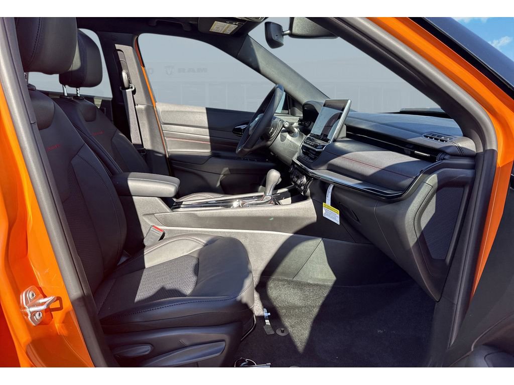 New 2026 Jeep Compass Trailhawk w/ Sun, Sound & Navigation Group AWD/4WD image 24