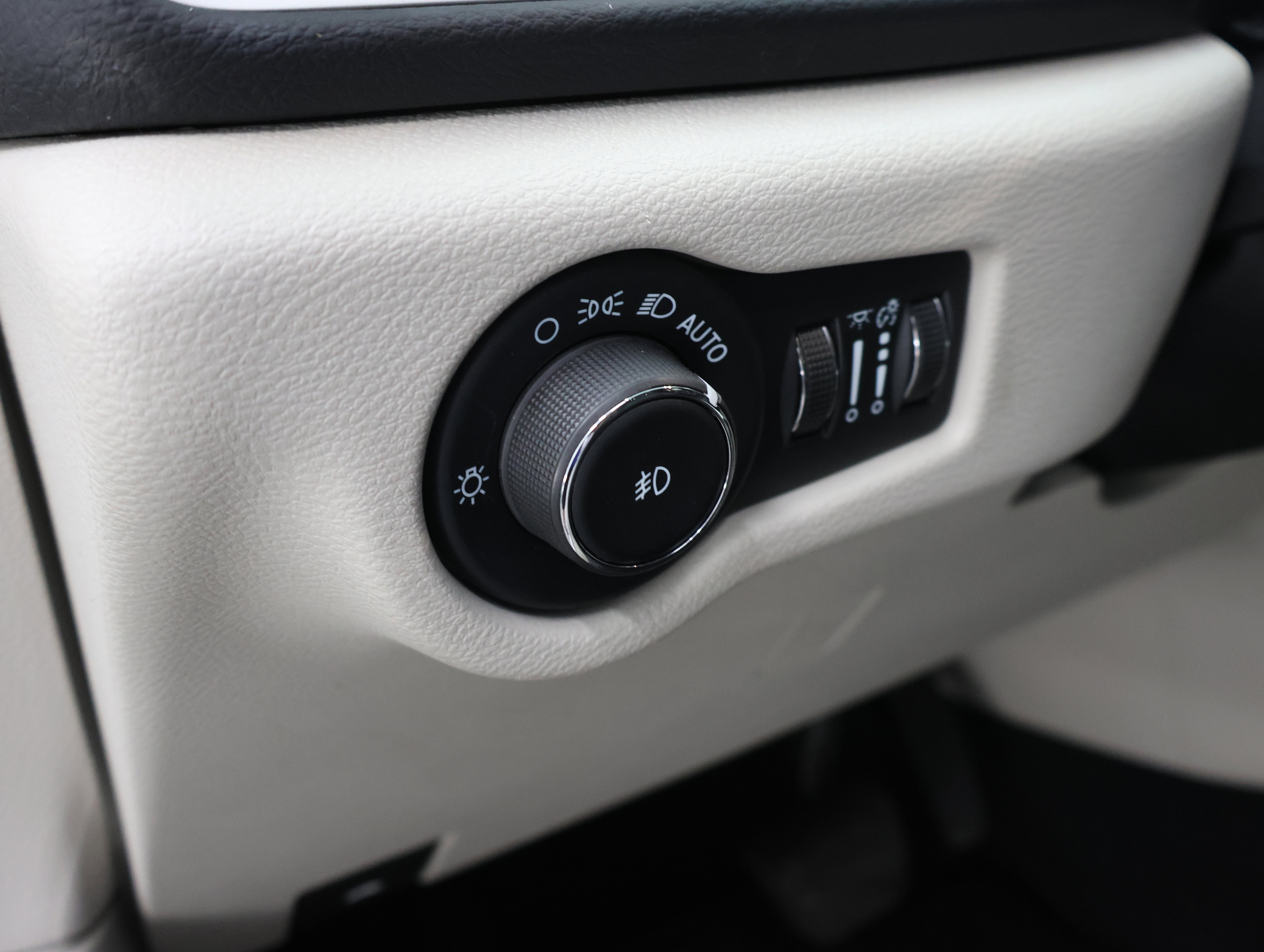 Used 2024 Chrysler Pacifica Touring-L FWD image 39
