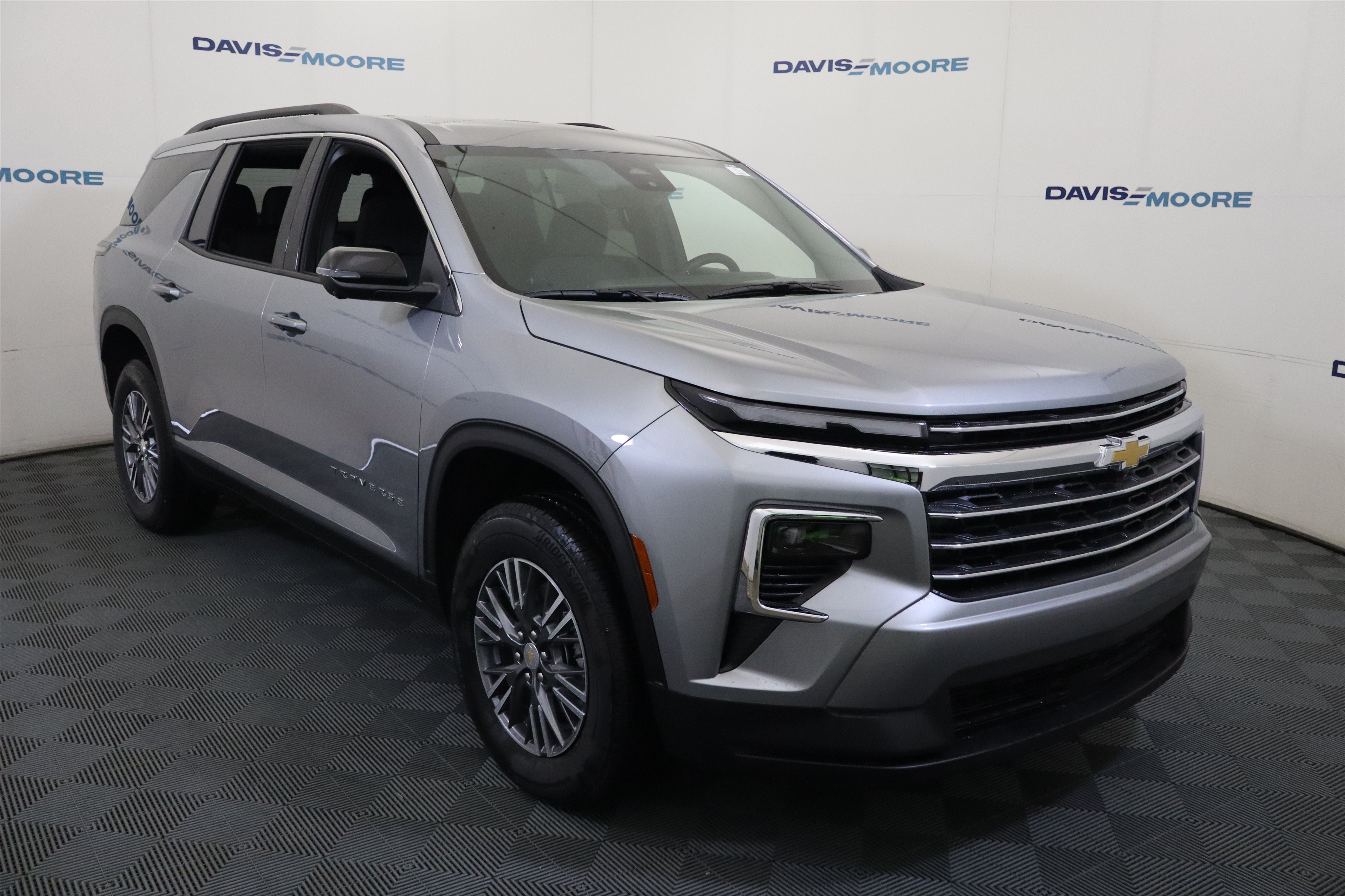 New 2026 Chevrolet Traverse LT w/ Driver Confidence Package FWD image 3