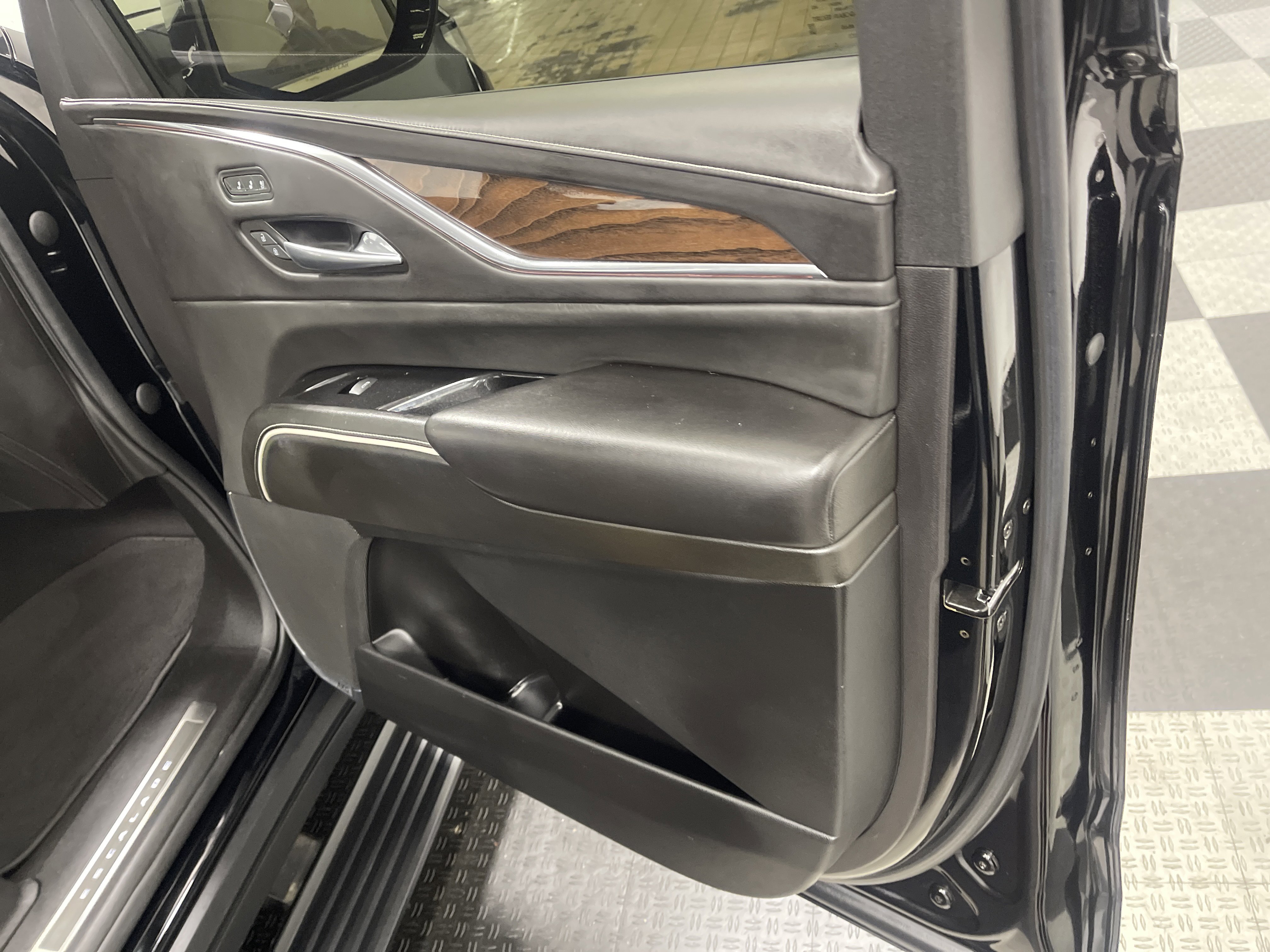 Used 2021 Cadillac Escalade Premium Luxury Platinum image 29