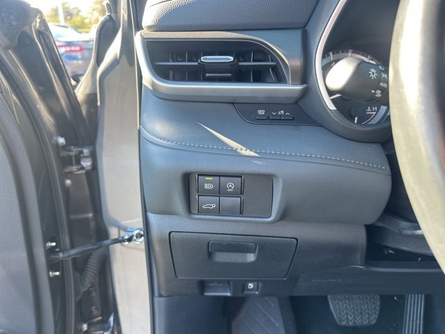 Used 2024 Toyota Highlander XLE image 29