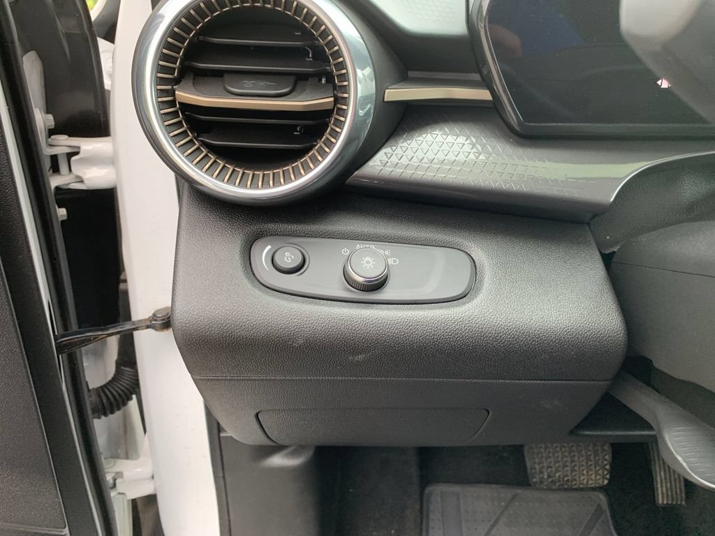Used 2024 Chevrolet Trax ACTIV FWD image 33