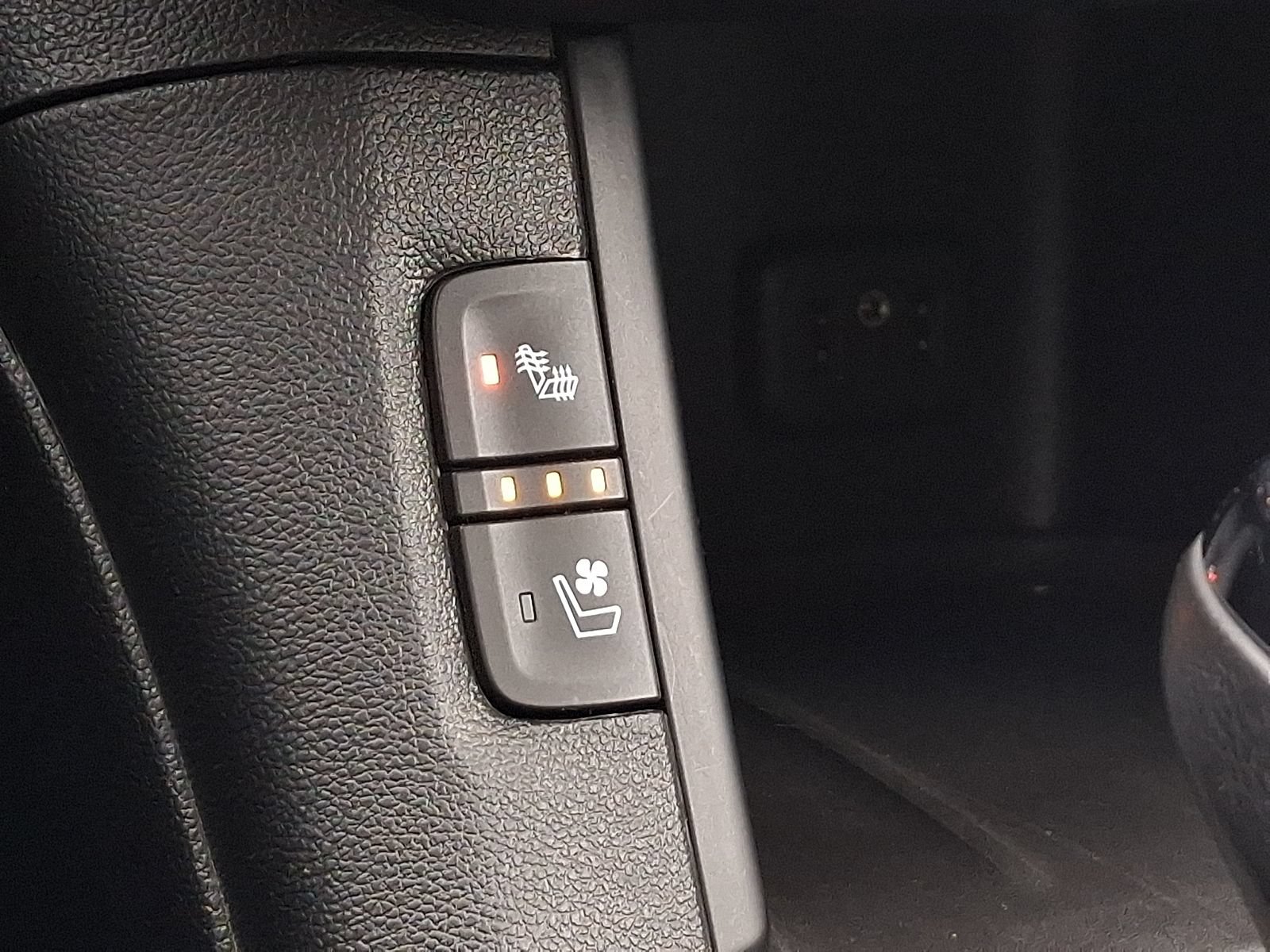 Used 2019 GMC Acadia Denali w/ Technology Package AWD/4WD image 25