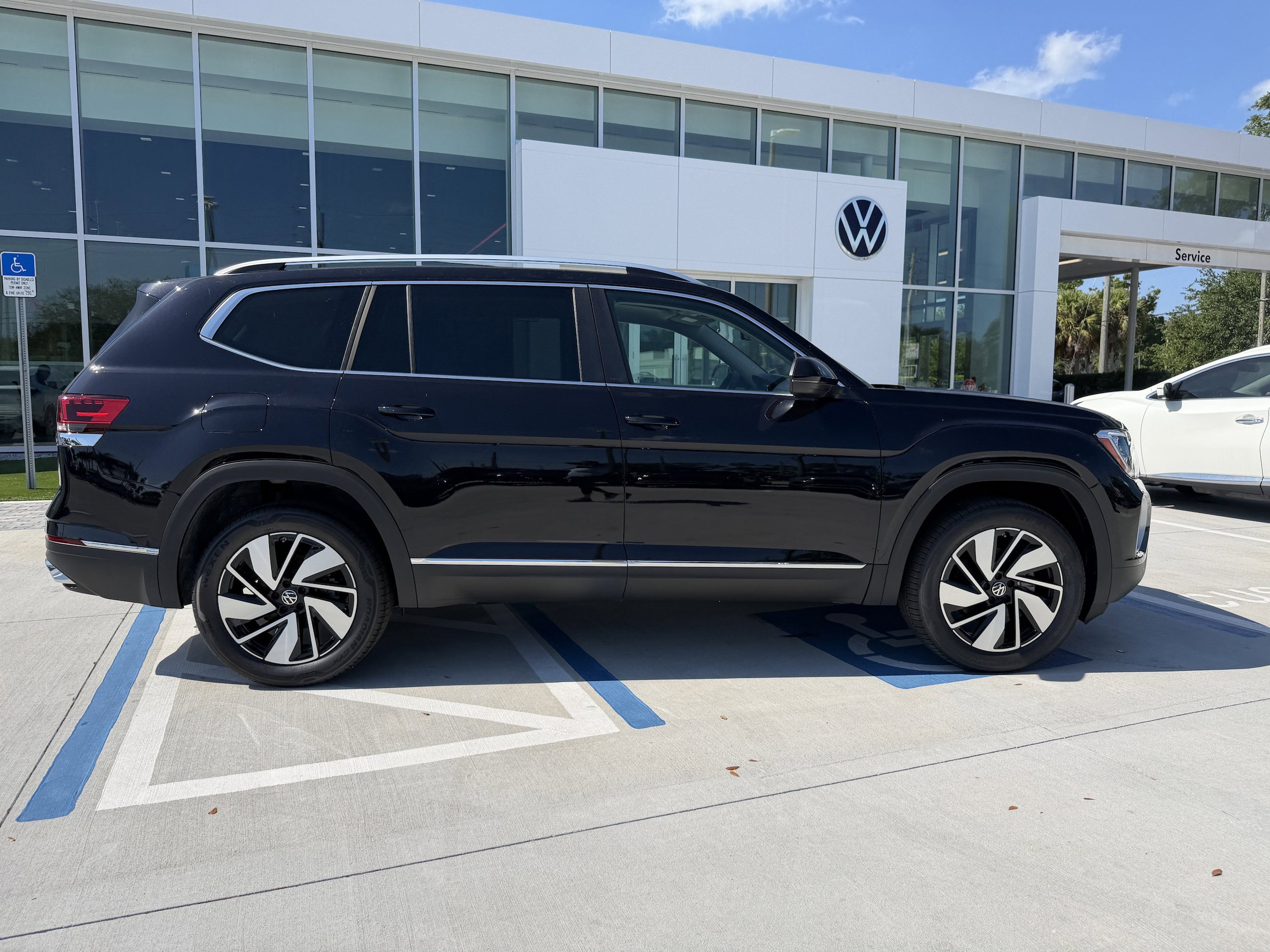 New 2026 Volkswagen Atlas SEL AWD/4WD image 2