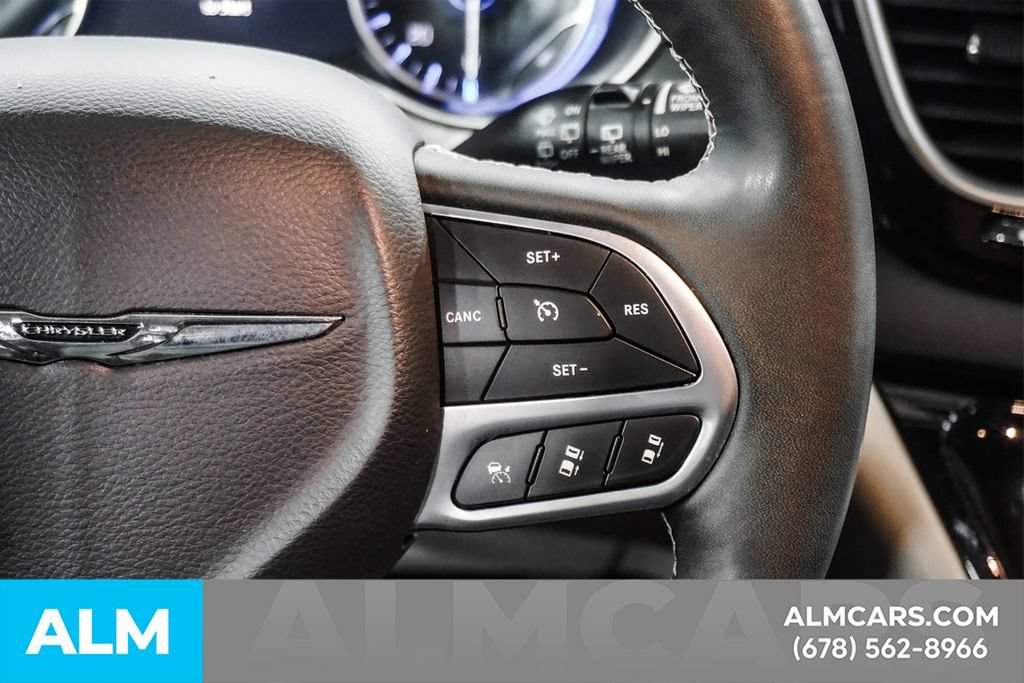 Used 2023 Chrysler Pacifica Touring-L FWD image 27