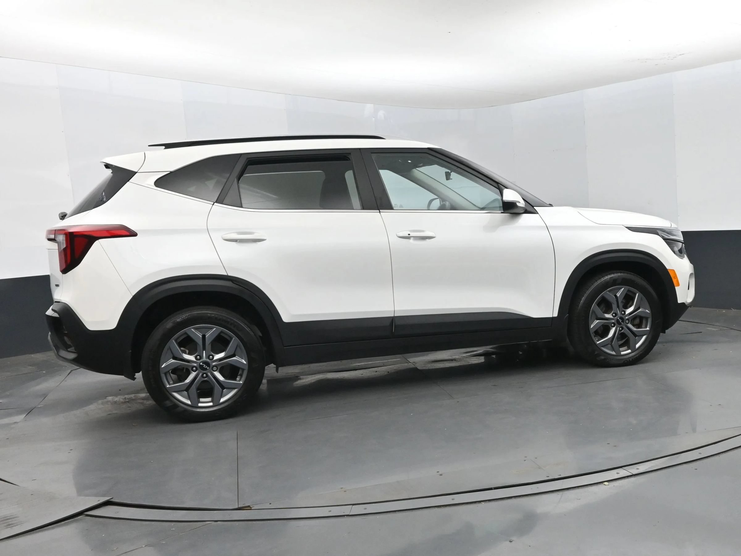 Used 2024 Kia Seltos S AWD/4WD image 4