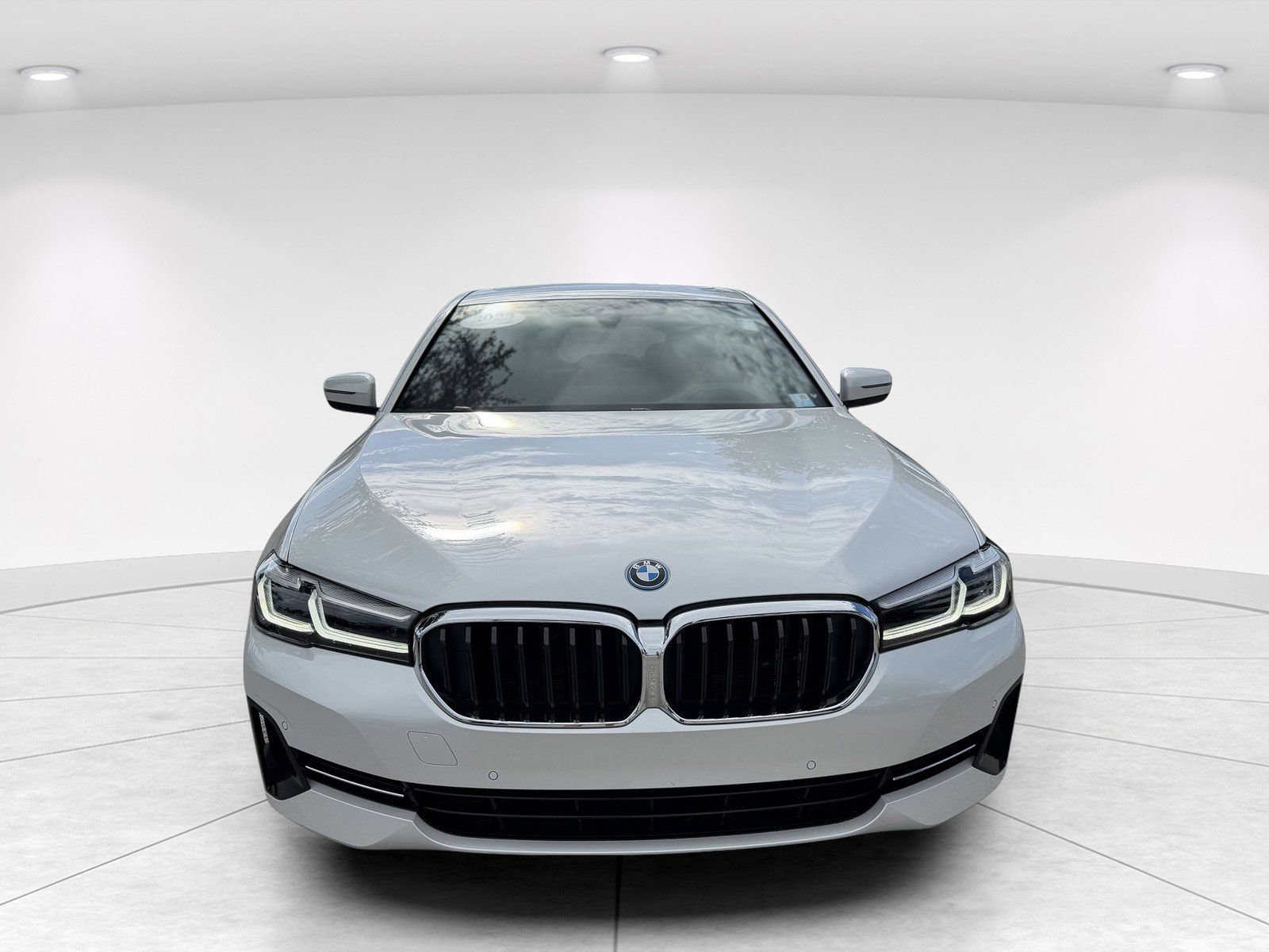 Certified 2023 BMW 530e w/ Premium Package RWD image 2