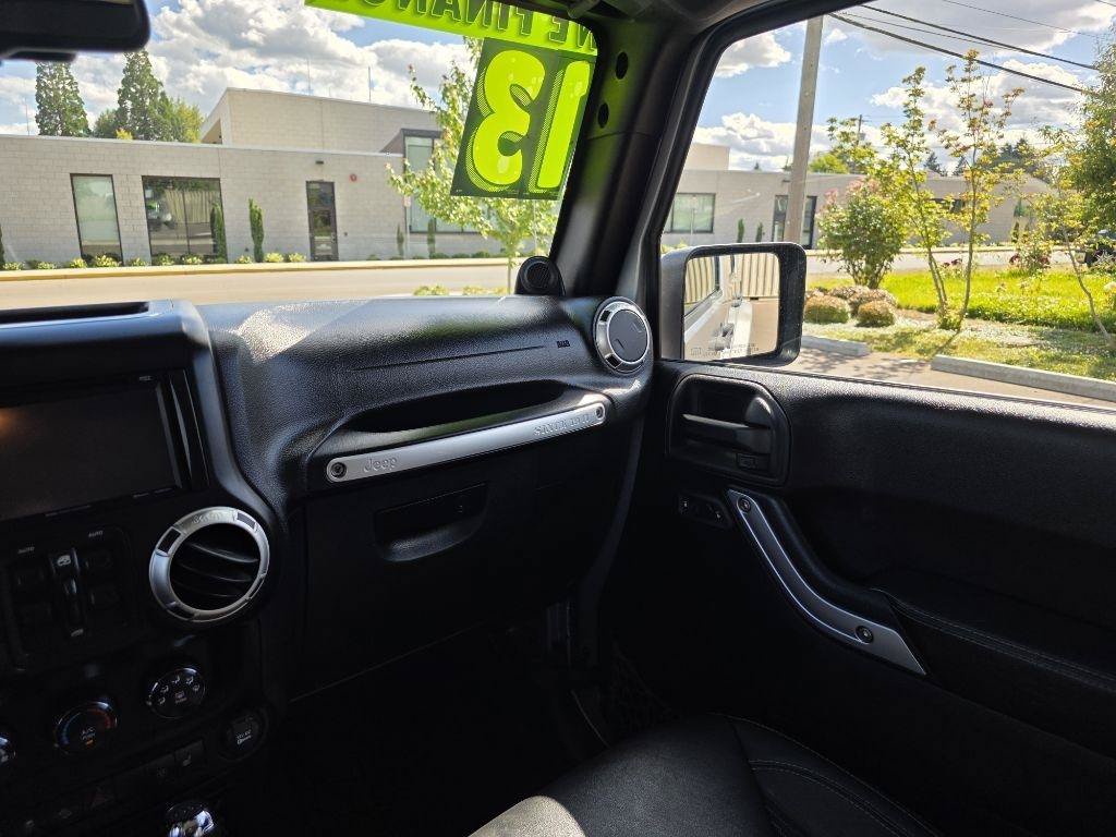 Used 2013 Jeep Wrangler Unlimited Sport AWD/4WD image 11