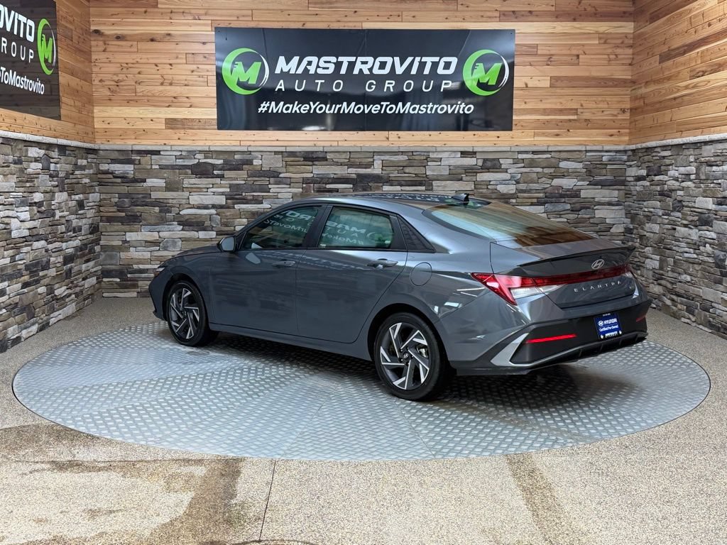 Used 2025 Hyundai Elantra SEL FWD image 7