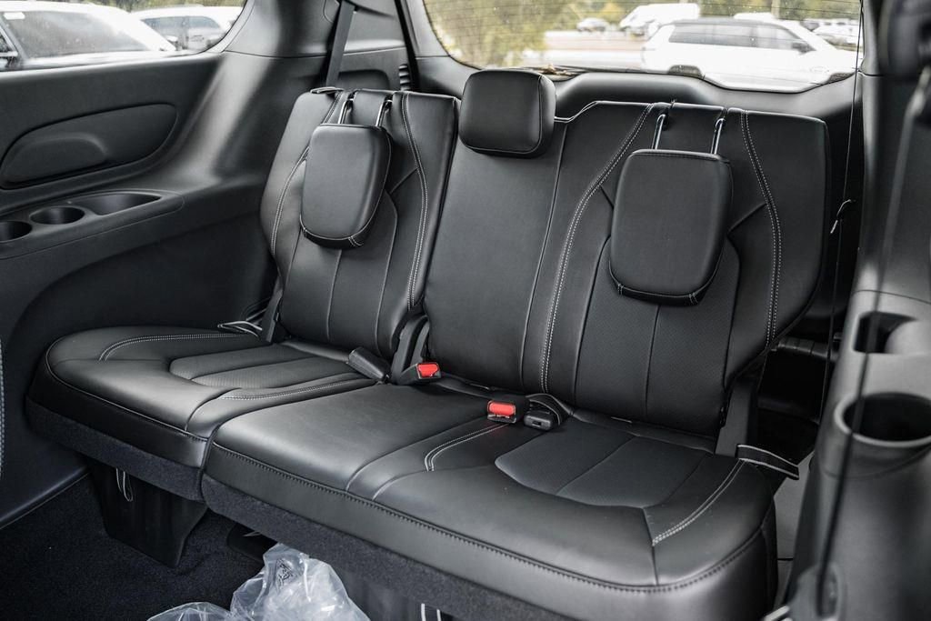 New 2025 Chrysler Pacifica Select FWD image 31