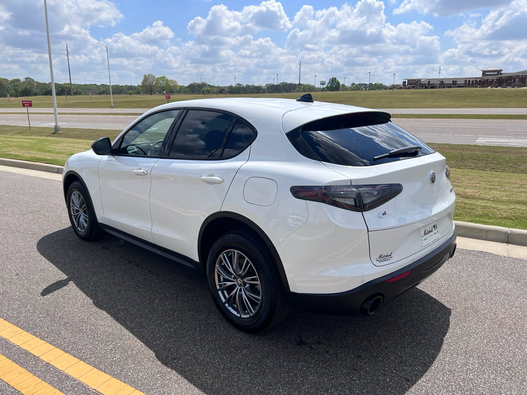 Used 2024 Alfa Romeo Stelvio Sprint image 7