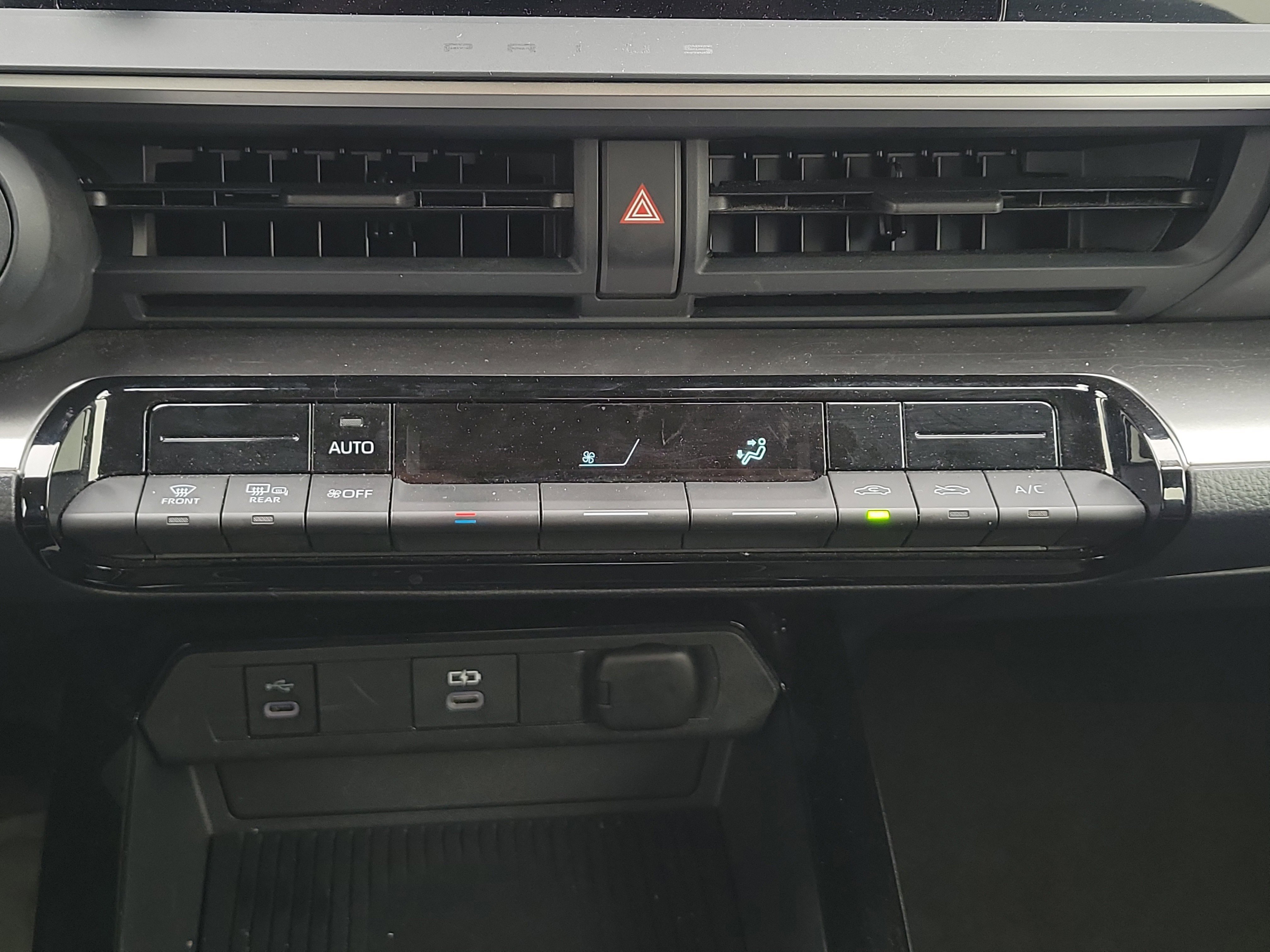 Used 2024 Toyota Prius LE image 26