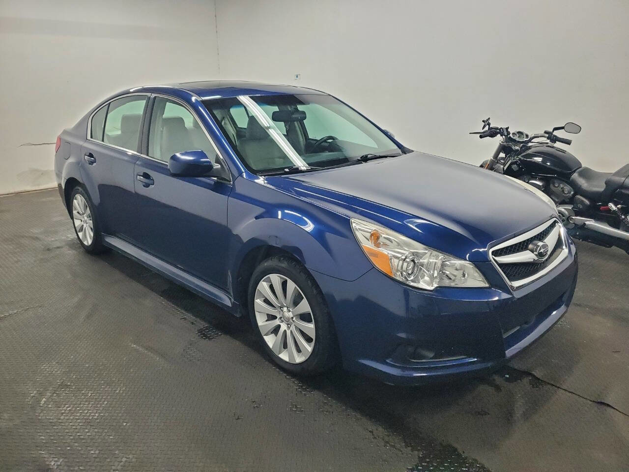 Used 2010 Subaru Legacy 2.5i Limited image 3