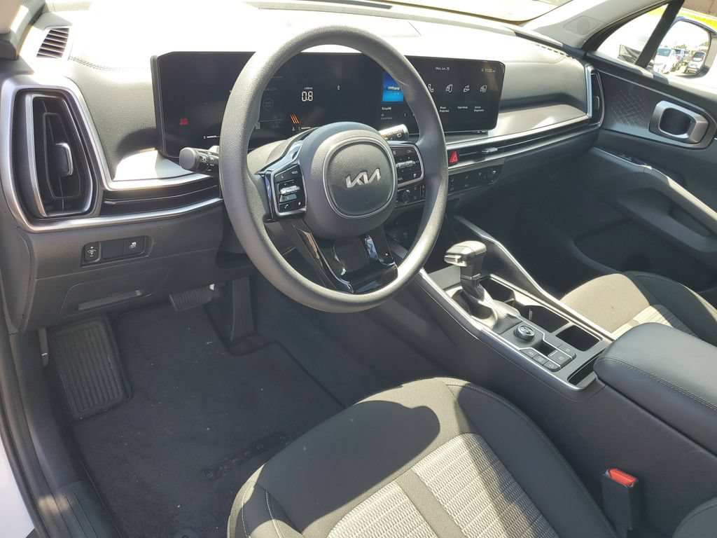 Used 2025 Kia Sorento LX FWD image 6