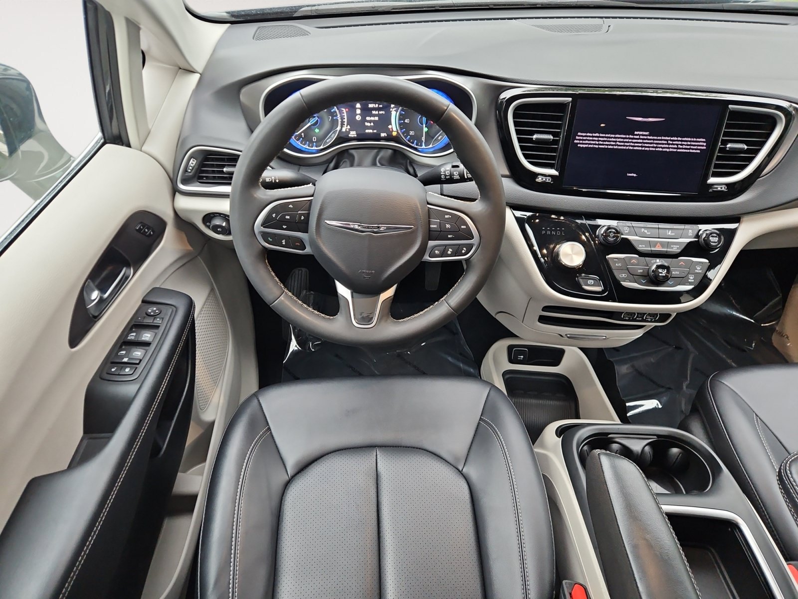 Used 2024 Chrysler Pacifica Touring-L FWD image 10