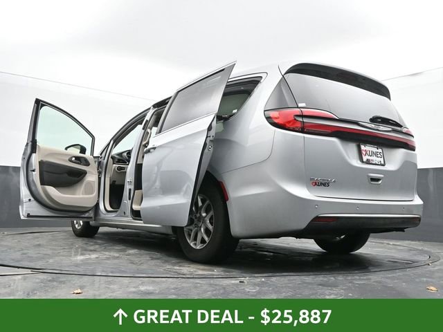 Used 2024 Chrysler Pacifica Touring-L image 74