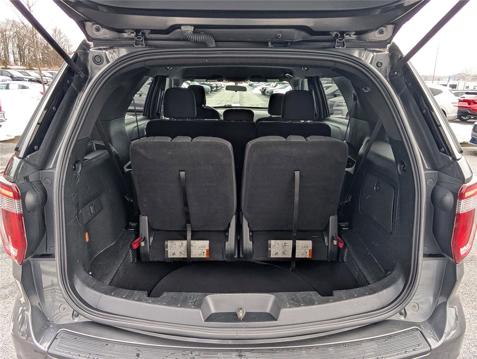 Used 2019 Ford Explorer XLT image 12