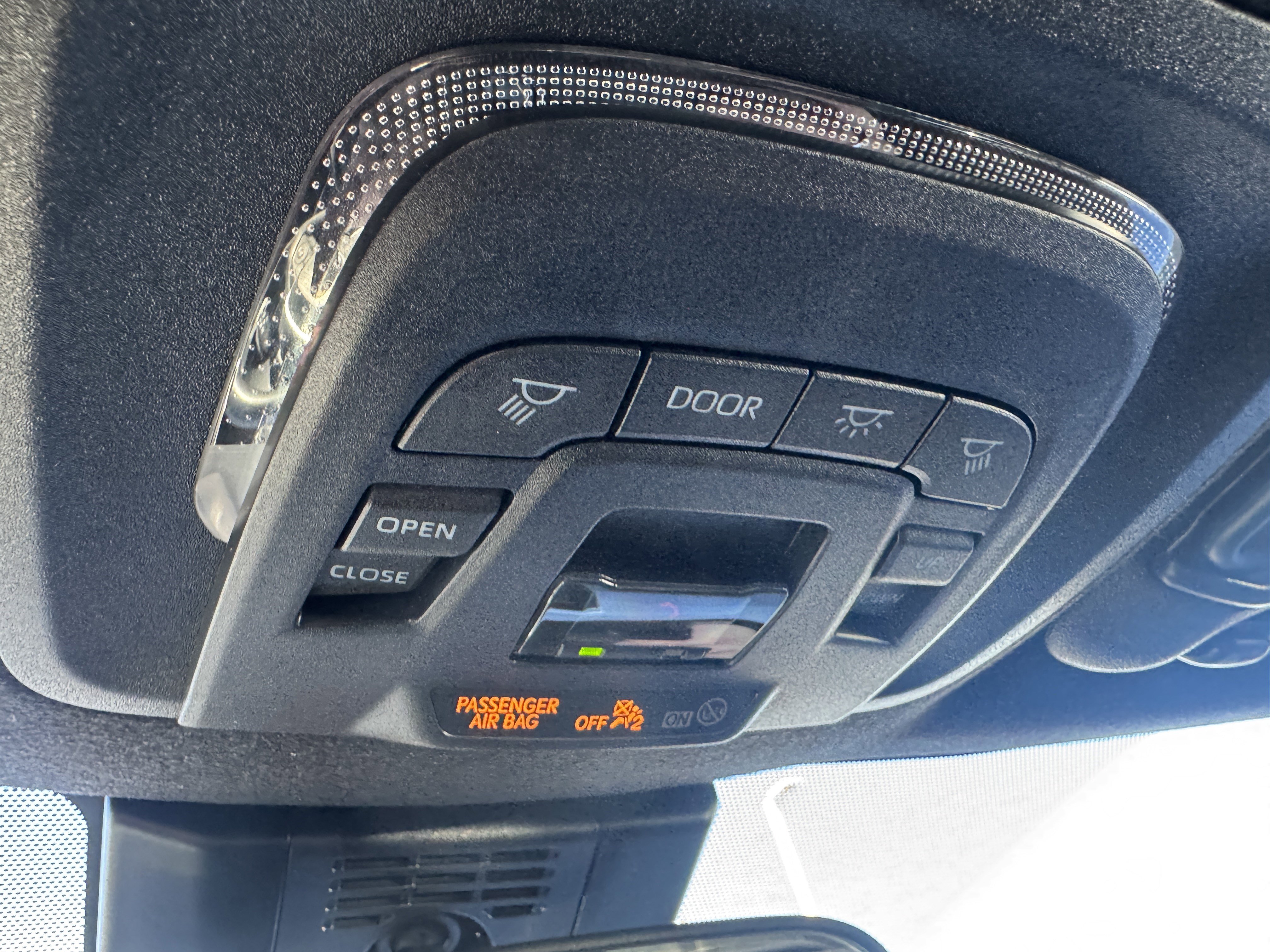 Used 2025 Toyota Corolla SE w/ SE Premium Package image 31