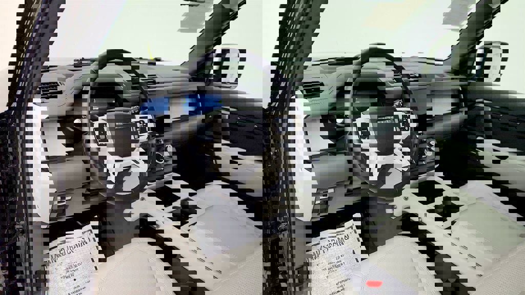 Used 2025 Land Rover Defender 90 S image 13