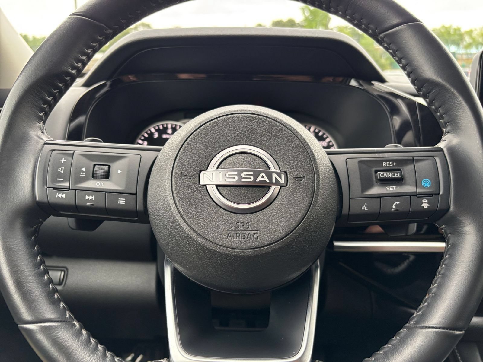 Used 2025 Nissan Pathfinder SV FWD image 30