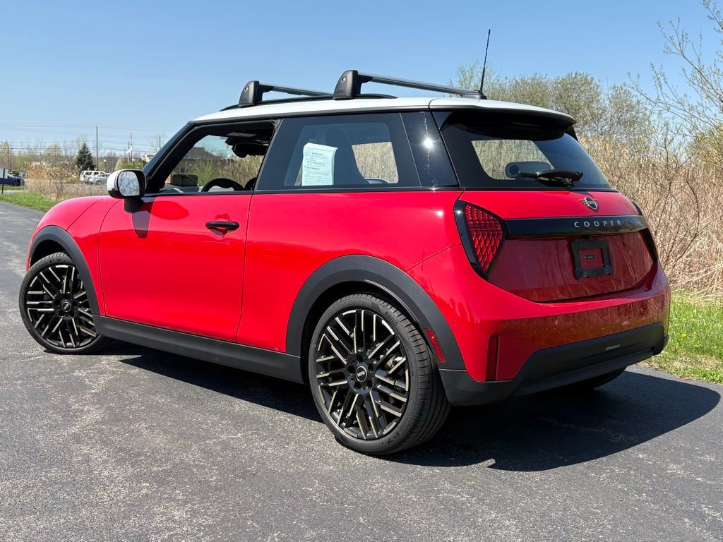 Used 2025 MINI Cooper 2-Door Hardtop FWD image 5